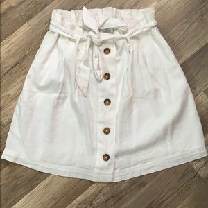 White flowy skirt